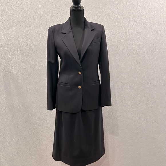 Jones New York Jackets & Blazers - Vintage Jones New York 100% wool suit blazer & skirt